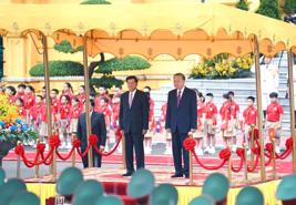 Talks between top leaders of Vietnam and Laos held in Hanoi