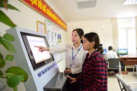 Hà Nội sẽ “đi từng ngõ, gõ từng nhà”, hướng dẫn người dân sử dụng dịch vụ số