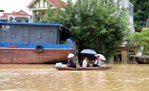 Ninh Bình dừng lệnh di dân do mực nước lũ trên sông Hoàng Long rút