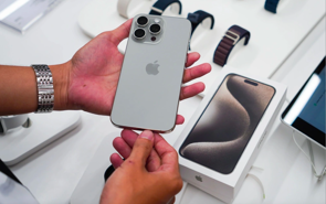 iPhone 15 Pro Max: Mẫu điện thoại bán chạy nhất thế giới trong nửa đầu năm 2024