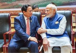 Vietnamese, Indian PMs meet on sidelines of ASEAN Summits