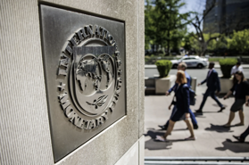 IMF cảnh báo u ám về nợ công toàn cầu