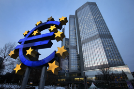 Lạm phát xuống thang nhanh, ECB hạ lãi suất lần thứ ba