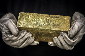 Giá vàng tăng vụt trở lại ngưỡng 2.700 USD/oz sau khi Fed hạ lãi suất