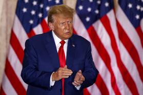 Tài sản của ông Trump sụt 2,4 tỷ USD ngay trước bầu cử