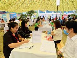 Hanoi exceeds job creation target, supports unemployed