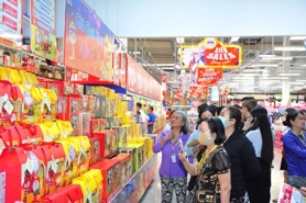 Retailers ramp up inventories for upcoming New Year holidays despite cautious consumer spending