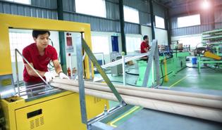Vietnam sees modest decline in new business registrations in 11 months