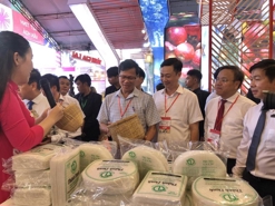 Vietnamese crafts and specialties on display in HCMC