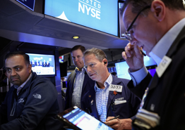 Dow Jones giảm phiên thứ 7 liên tiếp trước thềm cuộc họp Fed, giá dầu tăng mạnh