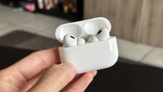 Apple hướng tới AirPods gắn camera và cảm biến 