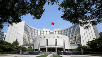 Áp lực lớn vực dậy tăng trưởng kinh tế, PBOC bắt đầu hành động giống Fed, ECB