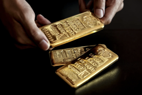 Vàng trượt giá dù đồng USD đi xuống