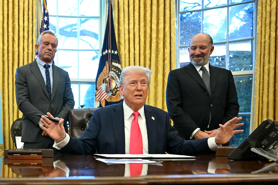 Ông Trump tính bán "thẻ vàng" giá 5 triệu USD cho người giàu muốn định cư tại Mỹ