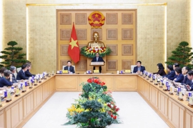 PM chairs a dialogue with European enterprises in Vietnam