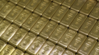 Giá vàng bùng nổ trở lại vì USD suy yếu và mối lo thuế quan