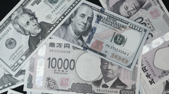 Yên Nhật, franc Thụy Sỹ và euro đang tăng giá mạnh, USD bị bán tháo