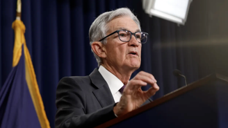 Fed giữ nguyên lãi suất, phát tín hiệu giảm 2 lần trong năm 2025