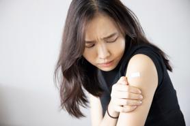 Đề phòng sốc phản vệ sau khi tiêm vaccine