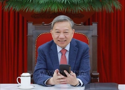 Party leader To Lam holds phone talks with US President Donald Trump