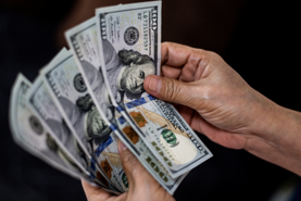 Đồng USD bị ghìm ở đáy 3 năm, yên Nhật tiếp tục tăng giá
