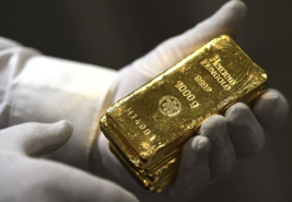 Giá vàng trượt nhẹ khỏi đỉnh, SPDR Gold Trust bán gần 5 tấn