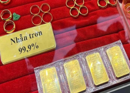 Giá vàng miếng SJC lập kỷ lục lịch sử, chạm mốc 123 triệu đồng mỗi lượng
