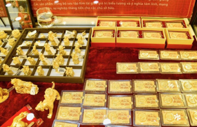 Một doanh nghiệp niêm yết giá bán vàng miếng SJC 129 triệu đồng mỗi lượng