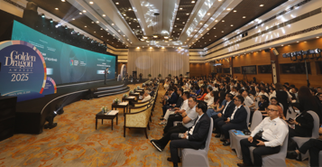 [Phóng sự ảnh] Toàn cảnh Diễn đàn Nhịp cầu Phát triển Việt Nam 2025 và Chương trình Rồng Vàng lần thứ 24