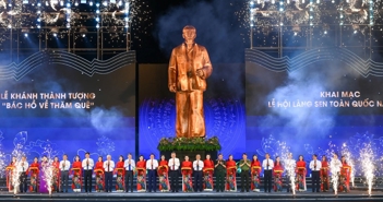 Khánh thành Tượng "Bác Hồ về thăm quê" tại Nghệ An