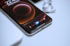 Apple đổi mới Siri với công nghệ LLM