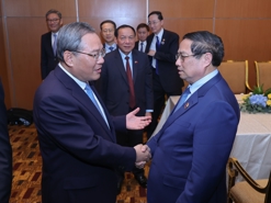 Thủ tướng đề nghị Trung Quốc ưu tiên hàng đầu thúc đẩy hợp tác đường sắt với Việt Nam