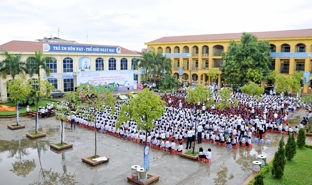 Giữ ổn định hệ thống trường học, trạm y tế tại địa phương khi sáp nhập 