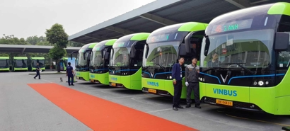 Hà Nội khánh thành tuyến xe buýt điện kết nối với tuyến đường sắt đô thị Cát Linh - Hà Đông sang khu vực Đông Anh