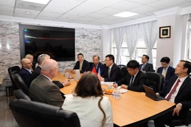 Trade minister works with US business community