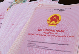 Bắt quả tang nhóm đối tượng làm sổ đỏ giả để lừa đảo chiếm đoạt tài sản 