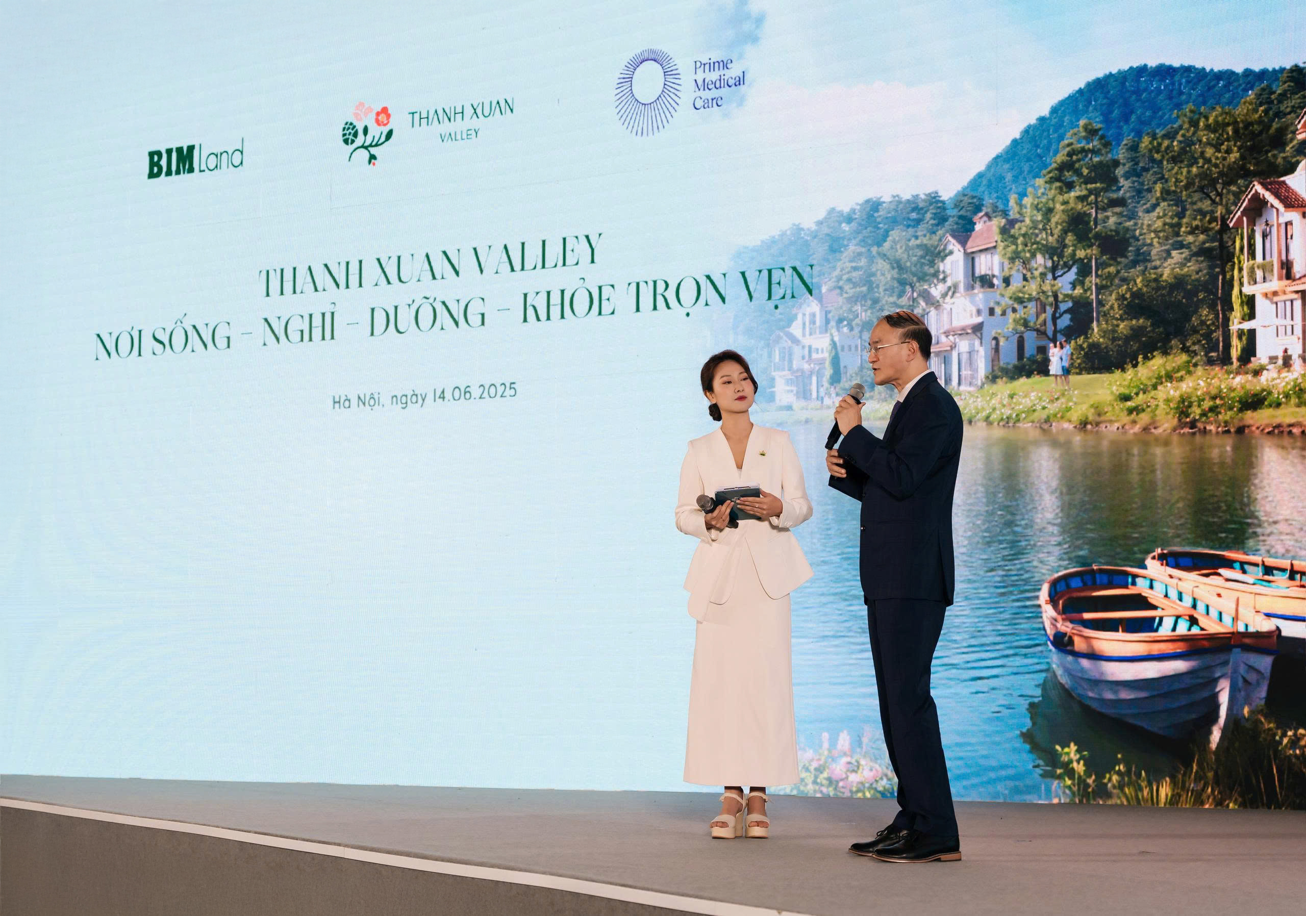 PGS.TS. Phạm Nguy&ecirc;n Sơn - Gi&aacute;m đốc, th&agrave;nh vi&ecirc;n Hội đồng chuy&ecirc;n m&ocirc;n đại diện trung t&acirc;m PMC chia sẻ về lợi &iacute;ch của thi&ecirc;n nhi&ecirc;n nguy&ecirc;n bản tại điểm đến Thanh Xuan Valley đối với sức khỏe con người. Ảnh: BIM Land.