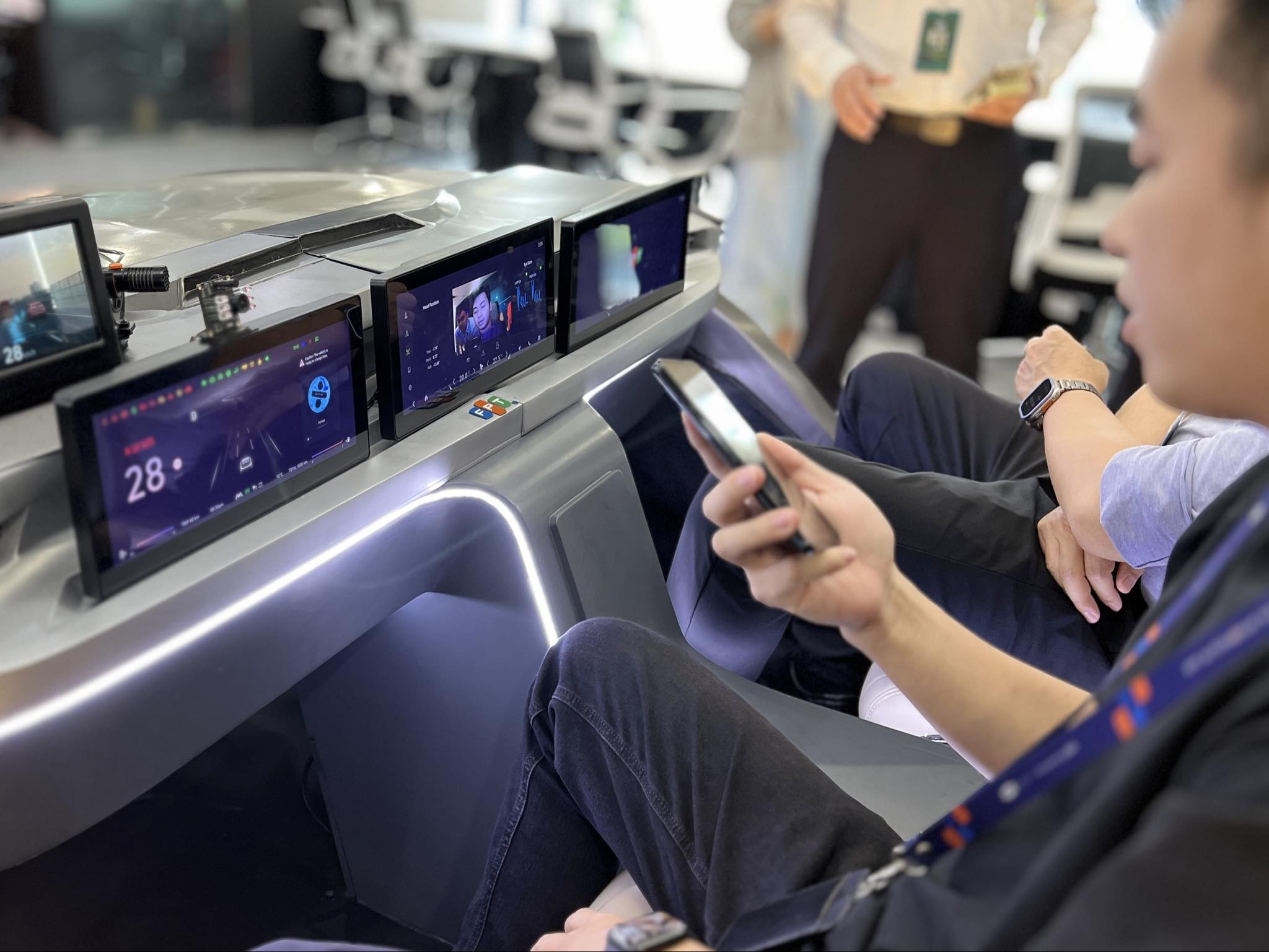 FPT đ&atilde; v&agrave; đang chủ động đầu tư cho nghi&ecirc;n cứu ph&aacute;t triển v&agrave; x&acirc;y dựng năng lực để bắt kịp c&aacute;c xu hướng c&ocirc;ng nghệ mới nhất của thế giới.