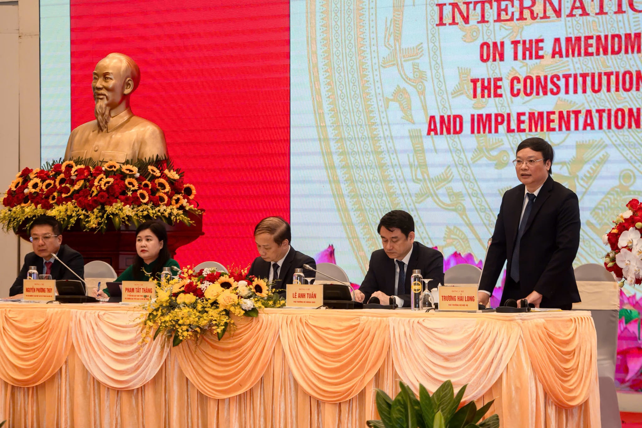 Thứ&nbsp;trưởng Bộ Nội vụ Trương Hải Long:&nbsp;Với sự chuẩn bị kỹ lưỡng, ch&uacute;ng t&ocirc;i tin tưởng, từ th&aacute;ng 7 tới, bộ m&aacute;y ch&iacute;nh quyền địa phương hai cấp tại 34 tỉnh, th&agrave;nh phố v&agrave; 3.321 đơn vị h&agrave;nh ch&iacute;nh cấp x&atilde; sẽ vận h&agrave;nh th&ocirc;ng suốt, li&ecirc;n tục.