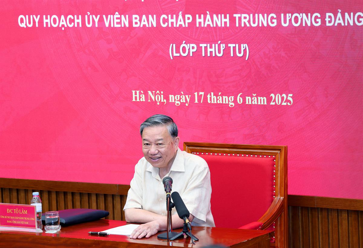 Tổng Bí thư Tô Lâm trao đổi chuyên đề với Lớp bồi dưỡng, cập nhật kiến thức, kỹ năng đối với cán bộ quy hoạch Ủy viên Ban Chấp hành Trung ương Đảng khóa XIV (Lớp thứ tư).