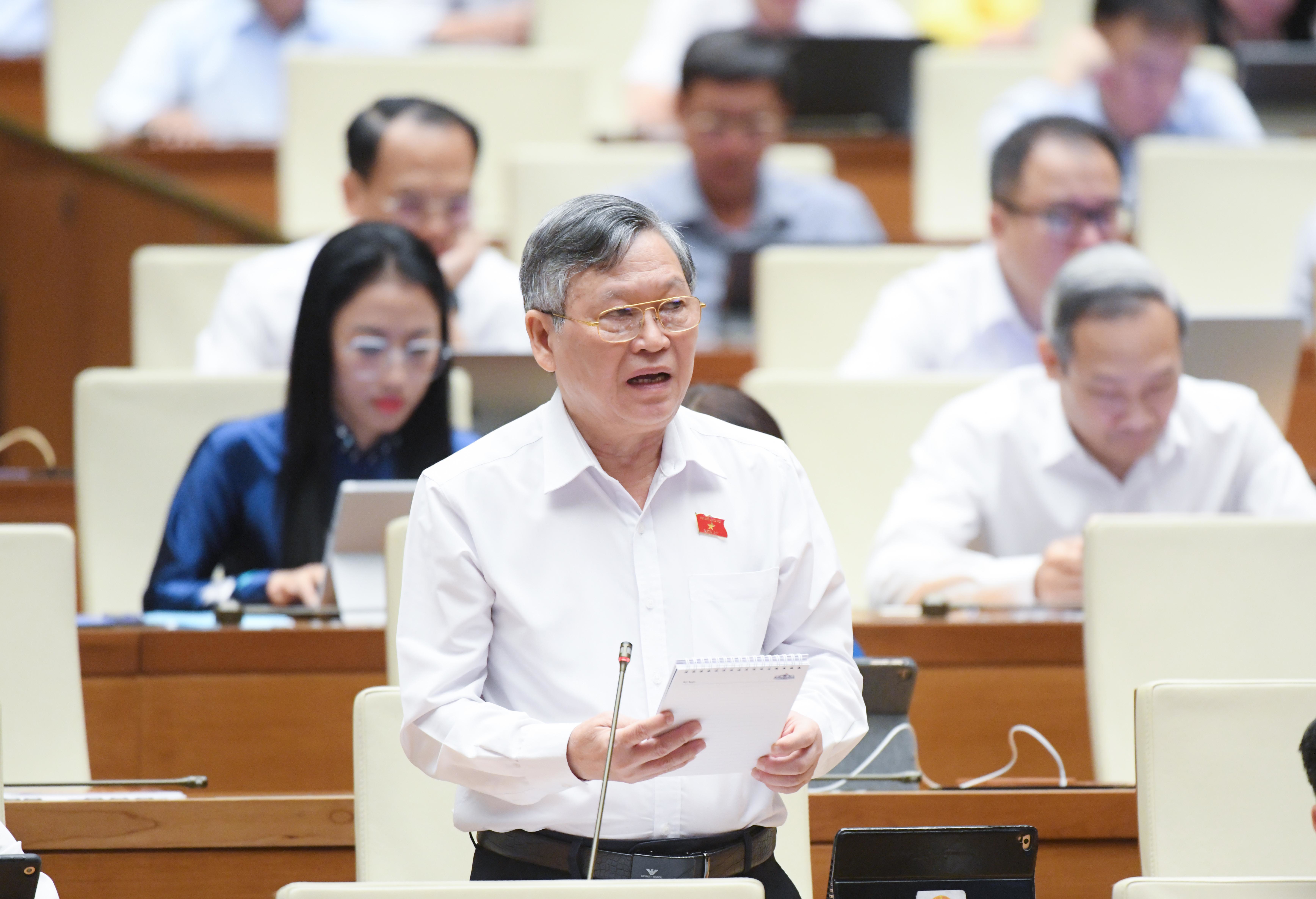 Đại biểu T&ocirc; Văn T&aacute;m, đo&agrave;n ĐBQH tỉnh Kon Tum. Ảnh: Quochoi.vn.