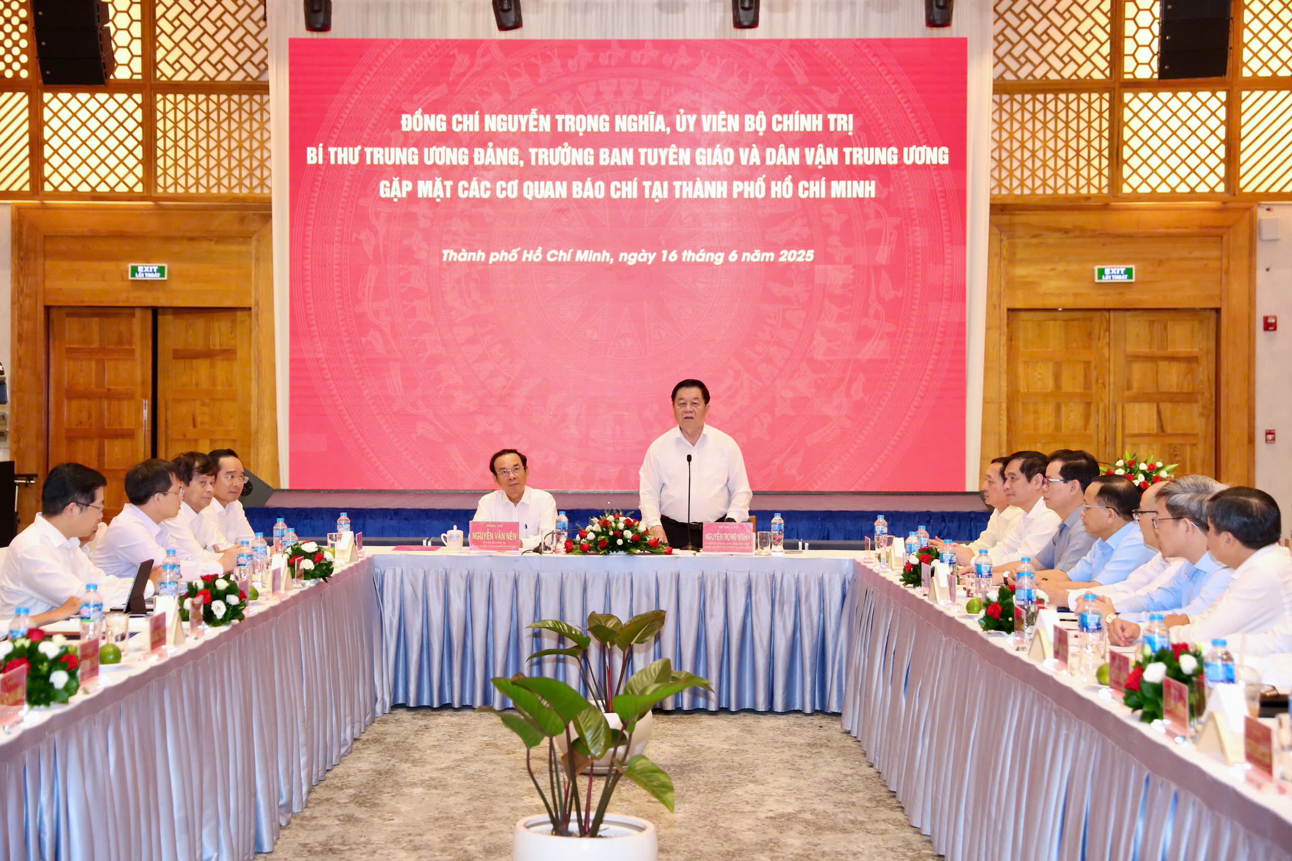 Ủy viên Bộ Chính trị, Trưởng Ban Tuyên giáo và Dân vận Trung ương Nguyễn Trọng Nghĩa cùng đoàn công tác gặp mặt các cơ quan báo chí tại TP. Hồ Chí Minh, chiều 16/6.