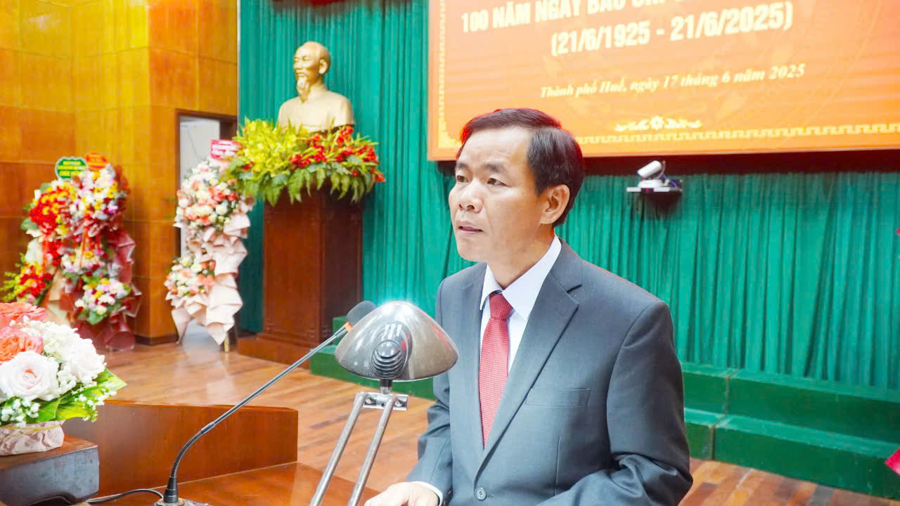 Chủ tịch UBND th&agrave;nh phố Huế Nguyễn Văn Phương ph&aacute;t biểu tại buổi lễ