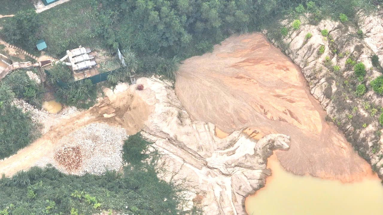 Mỏ Ruby – Saphia khu vực Đồi Tỷ - Khe Mét, xã Châu Bình, huyện Quỳ Châu. Ảnh: Trần Tú