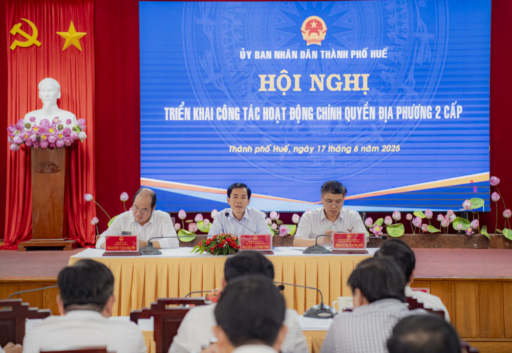 C&aacute;c l&atilde;nh đạo th&agrave;nh ph&oacute; Huế&nbsp;giải đ&aacute;p kiến nghị từ c&aacute;c địa phương