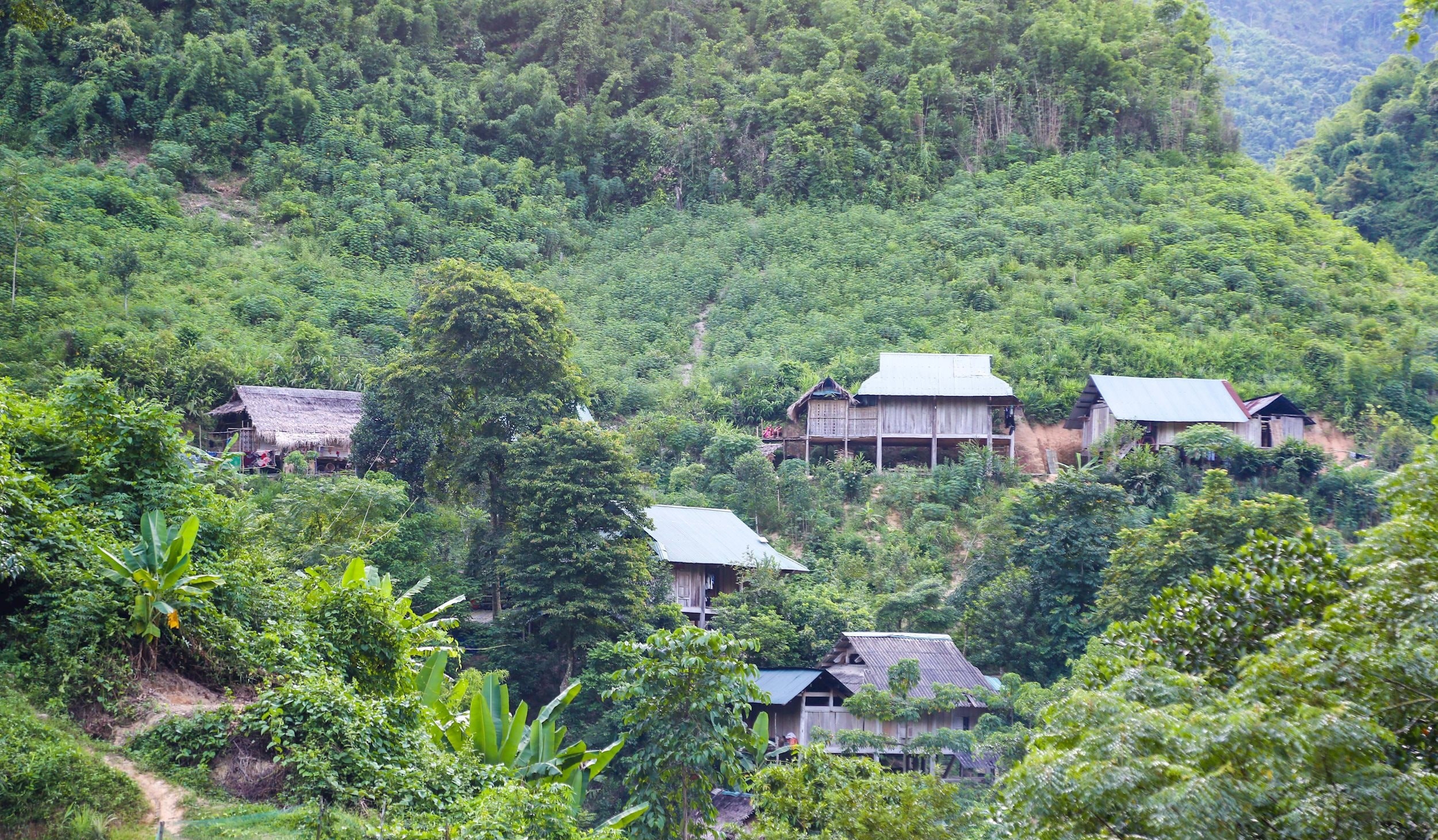 Bản Huồi Pủng, xã Hữu Khuông, huyện Tương Dương. Ảnh: Hữu Vi