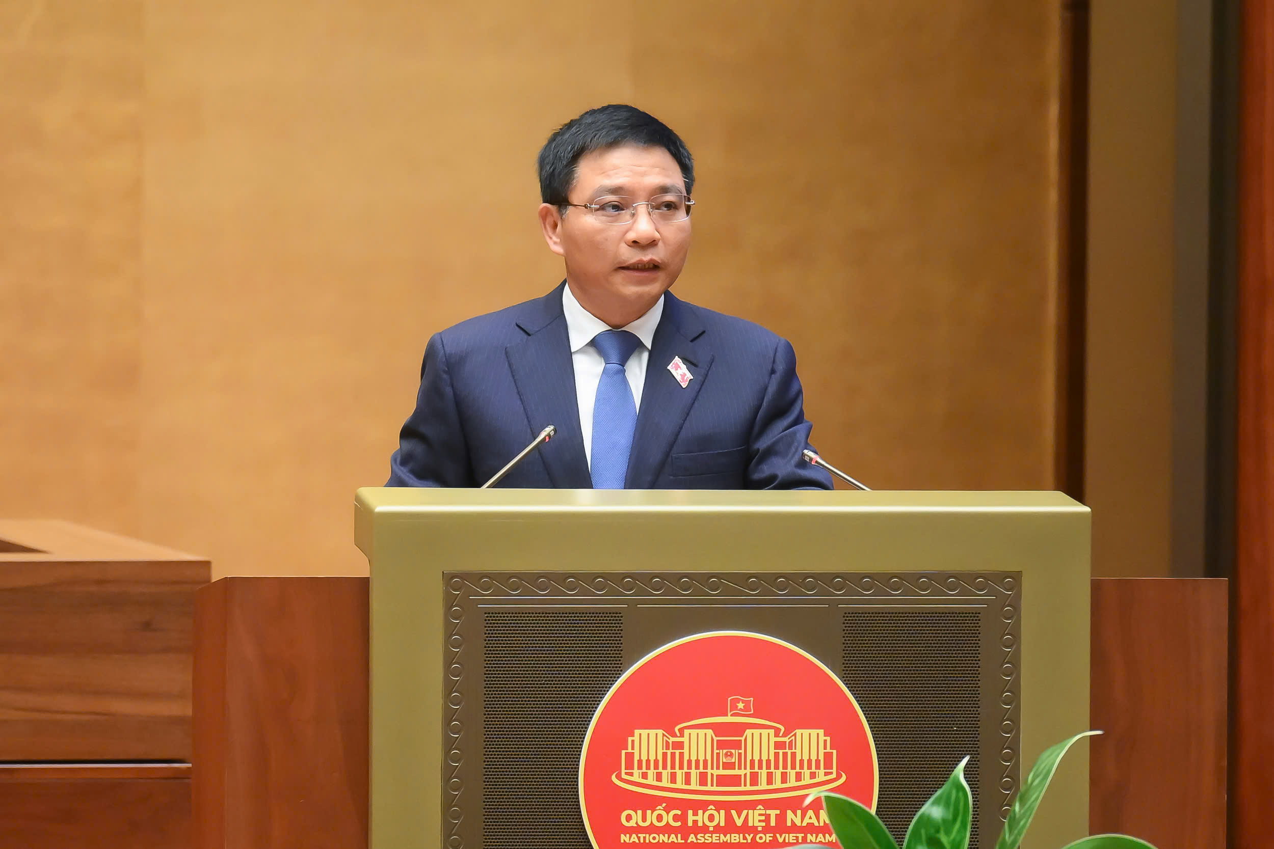 Bộ trưởng Bộ T&agrave;i ch&iacute;nh Nguyễn Văn Thắng trả lời chất vấn - Ảnh: Quochoi.vn