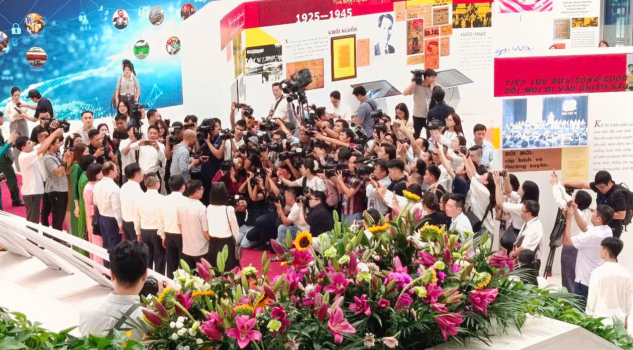 Hội b&aacute;o 2025 ch&iacute;nh thức khai mạc&nbsp;tại Trung t&acirc;m Hội nghị Quốc gia, Hà Nội.