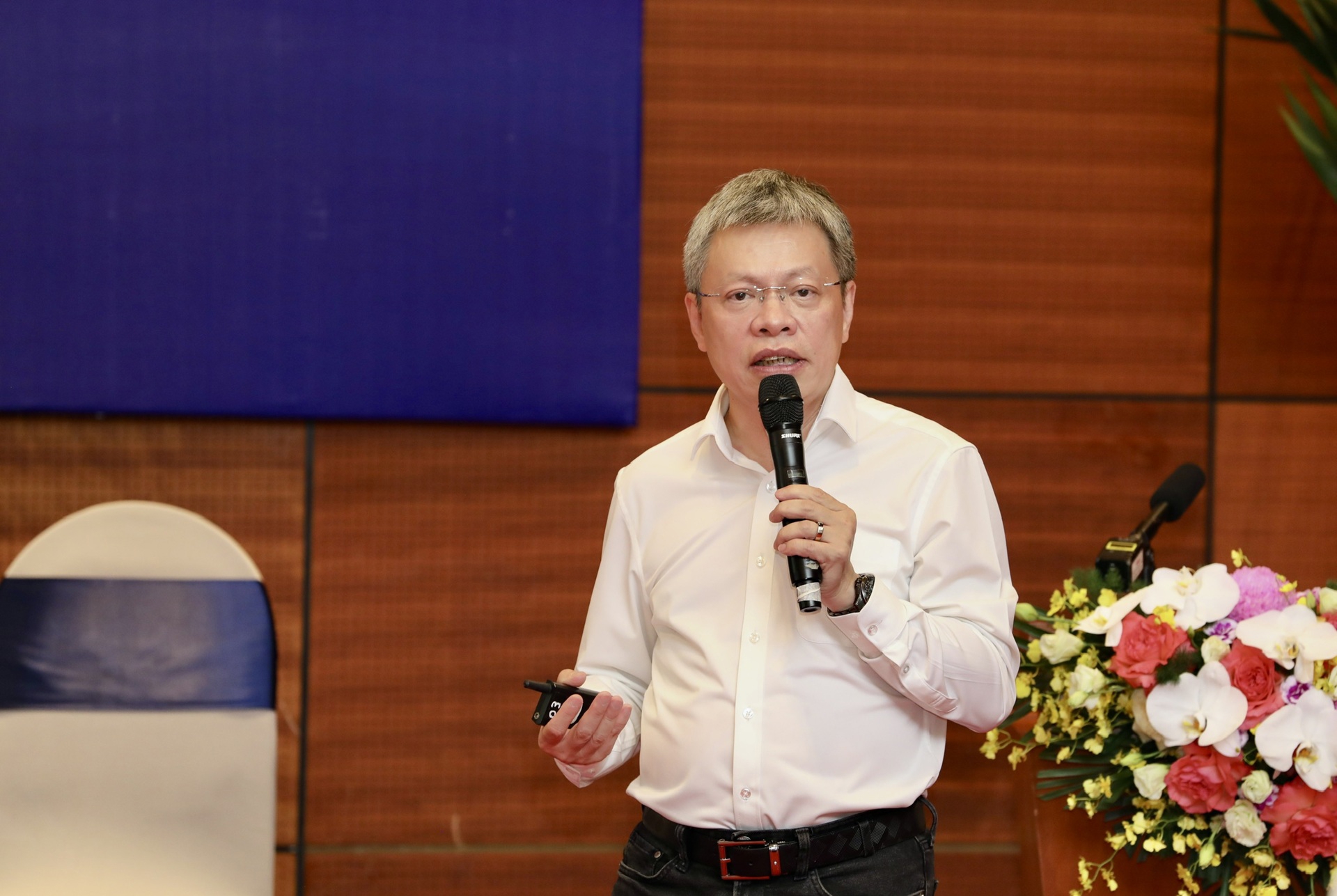 &ldquo;Nếu b&aacute;o ch&iacute; tạo được cộng đồng sẵn s&agrave;ng trả tiền để tiếp nhận nội dung chất lượng, đ&acirc;y sẽ l&agrave; nguồn thu bền vững, đồng thời h&igrave;nh th&agrave;nh th&oacute;i quen trả ph&iacute; cho th&ocirc;ng tin gi&aacute; trị&rdquo;,&nbsp;TS. L&ecirc; Quốc Vinh, chuy&ecirc;n gia truyền th&ocirc;ng, Chủ tịch Le Group of Companies. Ảnh: Việt Dũng.