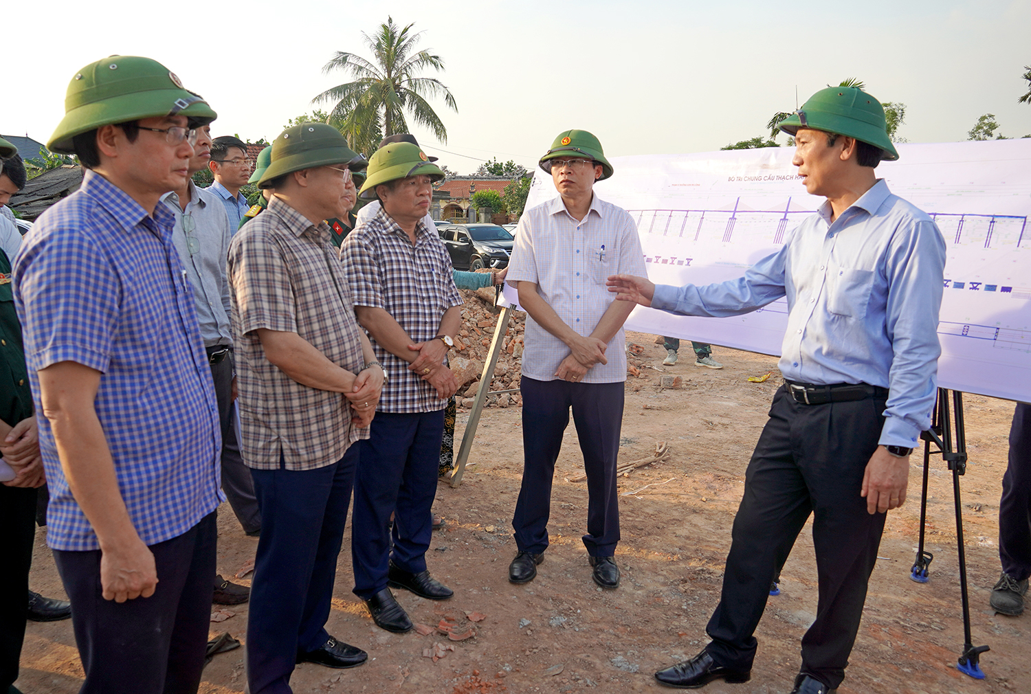 Quyền Chủ tịch UBND tỉnh Quảng Trị Hoàng Nam đi kiểm tra tiến độ thực hiện Dự án Đường ven biển kết nối Hành lang kinh tế Đông - Tây